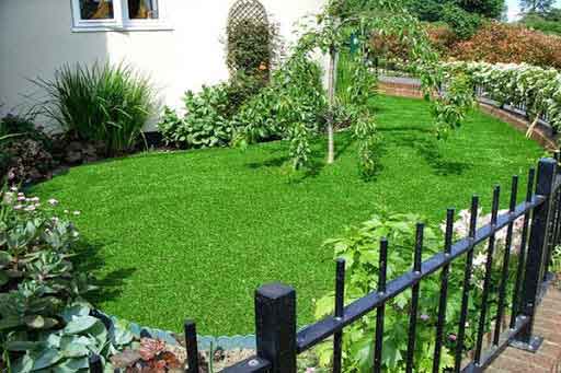 Mẫu sân vườn nhỏ nhà cấp 4 toát lên vẻ đẹp đặc trưng, đòi hỏi gia chủ cần có lô đất rộng để tạo sân vườn, cây cảnh xung quanh.